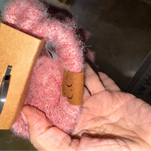 C.C Soft Pink Tech Gloves - Picture 5 of 5